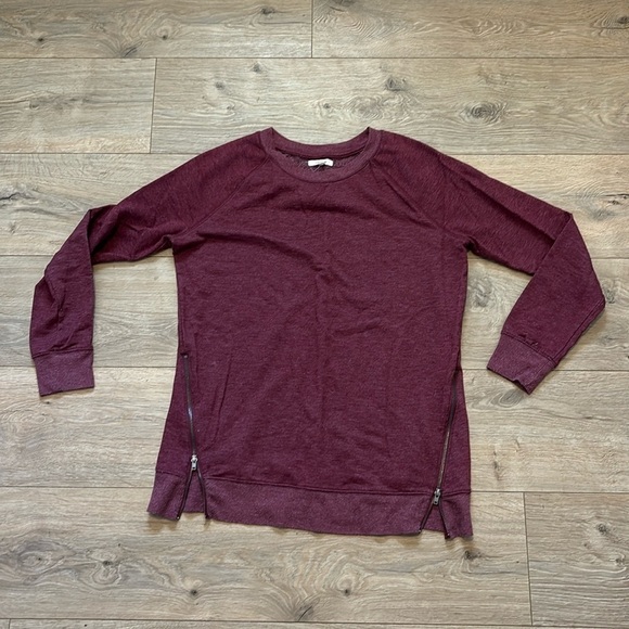 Maurices Tops - Maurice’s crewneck with zipper hem